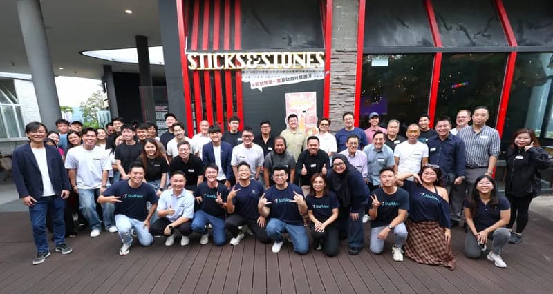 Group photo from the Singapore Leaders Lounge gathering with White Restaurant