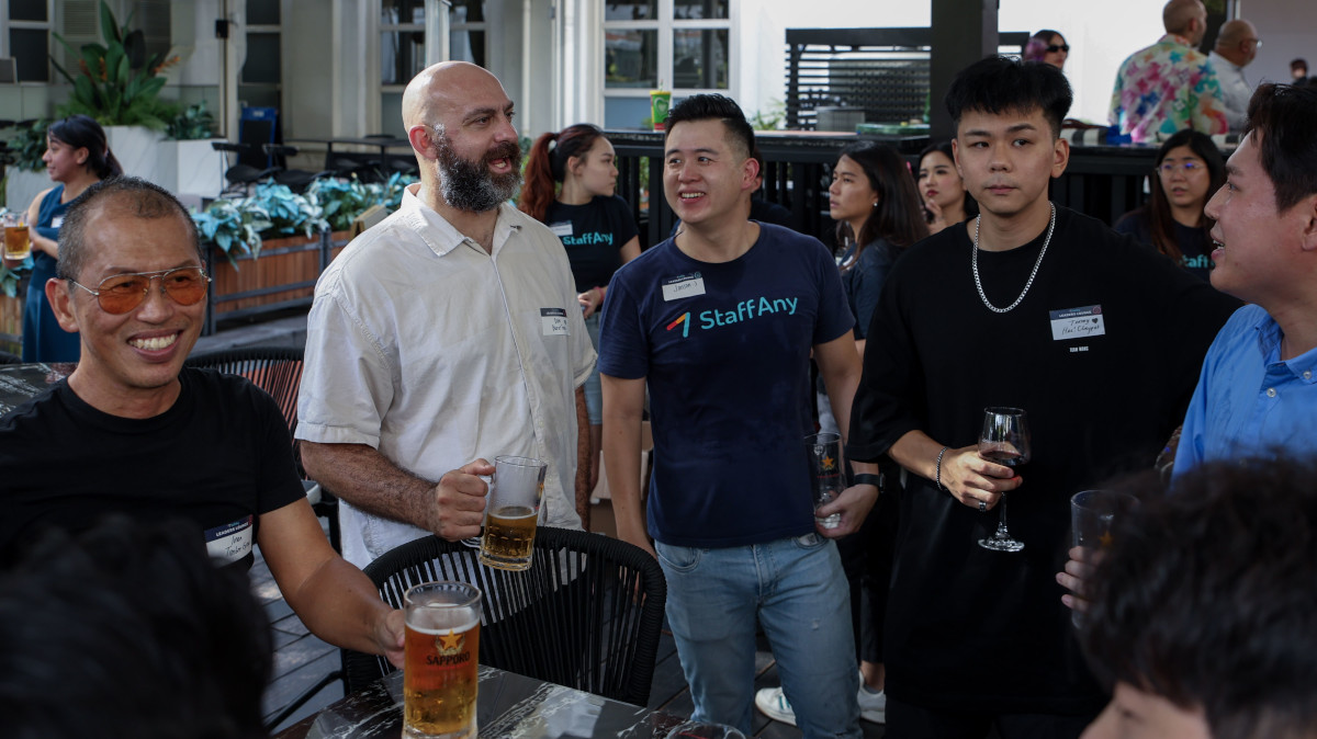 StaffAny members mingling with Singapore's F&B Leaders over drinks at Drinks&Co. during July 2025's Leaders Lounge hosted by StaffAny.
